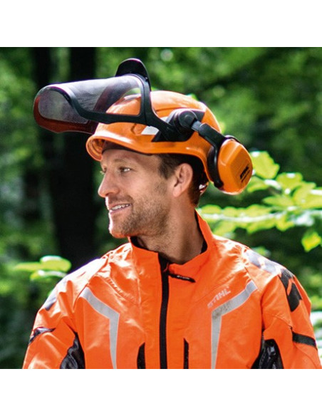 Operario con Casco Advance X-Vent STIHL